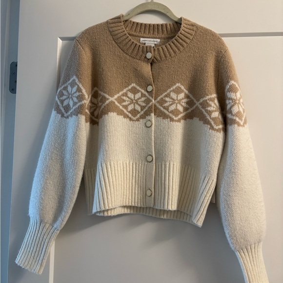 cupcakes & cashmere Sweaters - NWT Cupcakes & Cashmere Tan and Cream Sweater